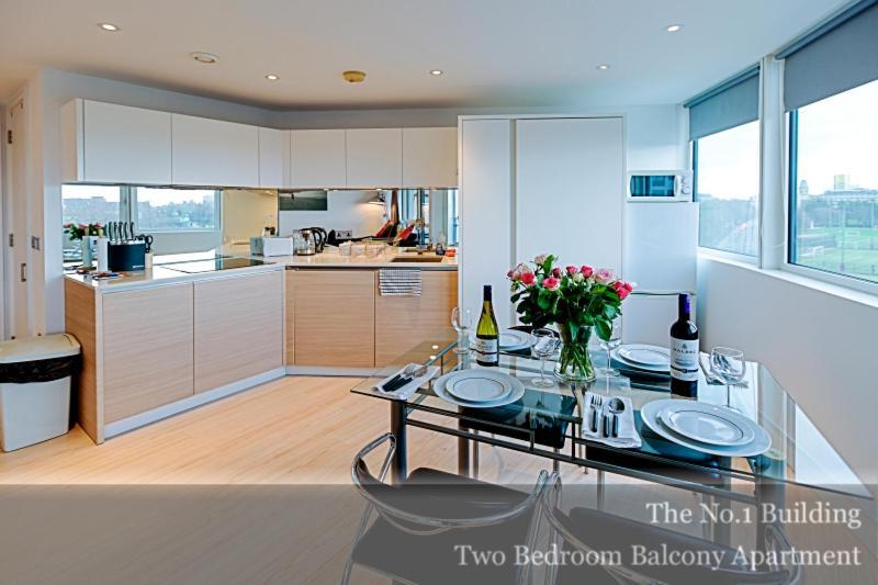 Gunwharf Quays Apartments Portsmouth Esterno foto