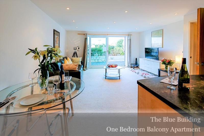 Gunwharf Quays Apartments Portsmouth Esterno foto