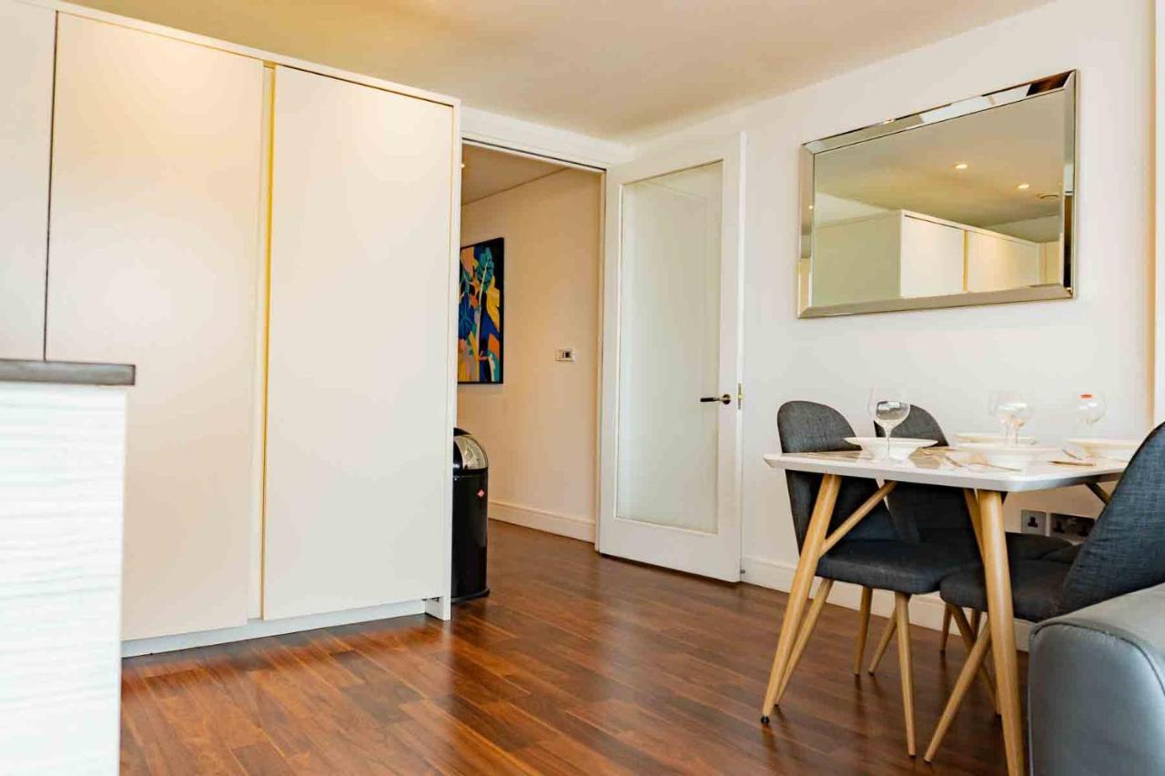 Gunwharf Quays Apartments Portsmouth Esterno foto