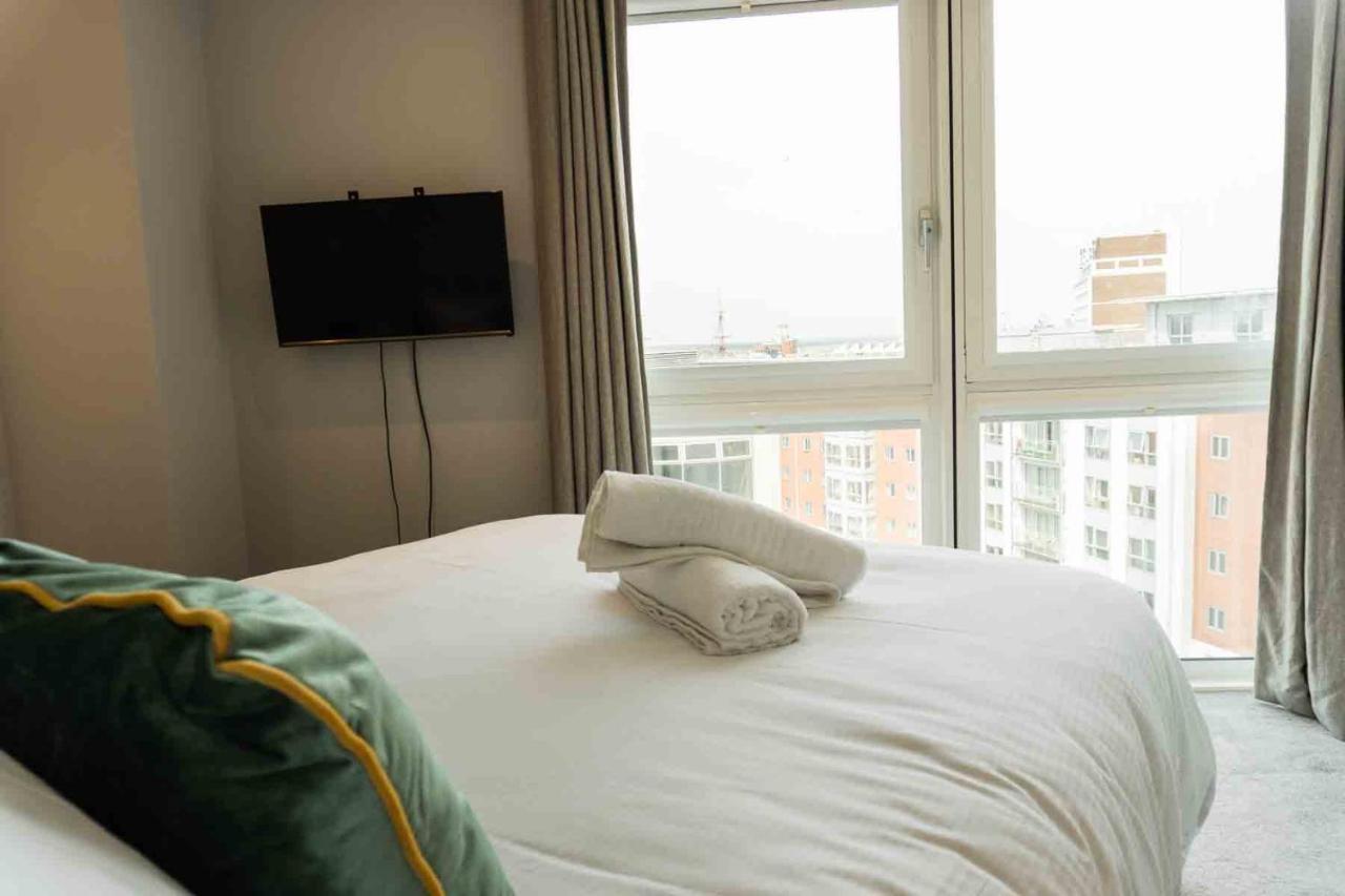 Gunwharf Quays Apartments Portsmouth Esterno foto